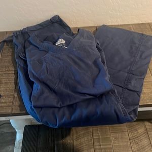 Navy blue scrubs by Cherokee top 2x bottoms do